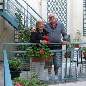 Meet your Posher, Lois